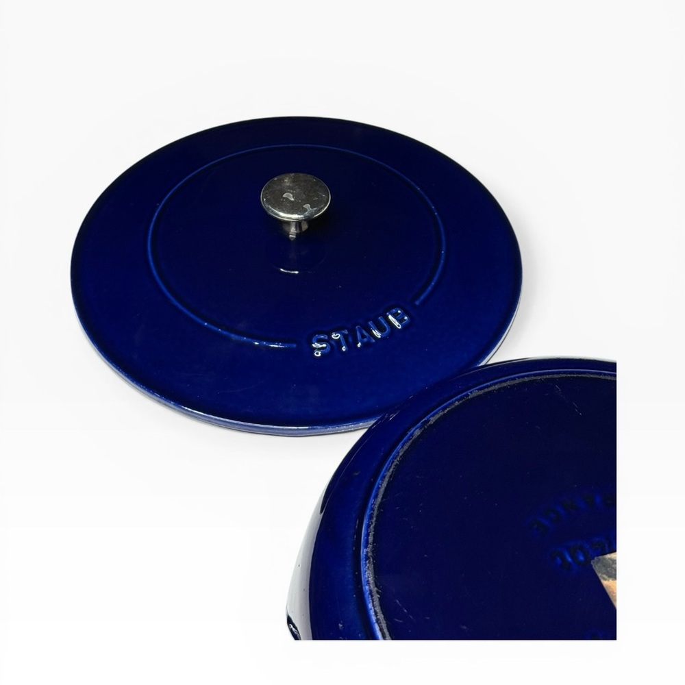 Staub 𖦹 Enameled Cast Iron Braiser with Enamel Lid 𖦹 Glossy Sapphire 𖦹 2L 3.5Q 𖦹 - Picture 11 of 16